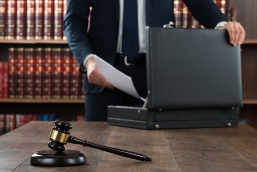 Граждане смогут рассчитывать на бесплатных адвокатов в спорах с чиновниками
